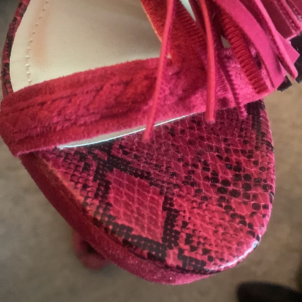 9w fuchsia wedge. Very unique! - Picture 3 of 4